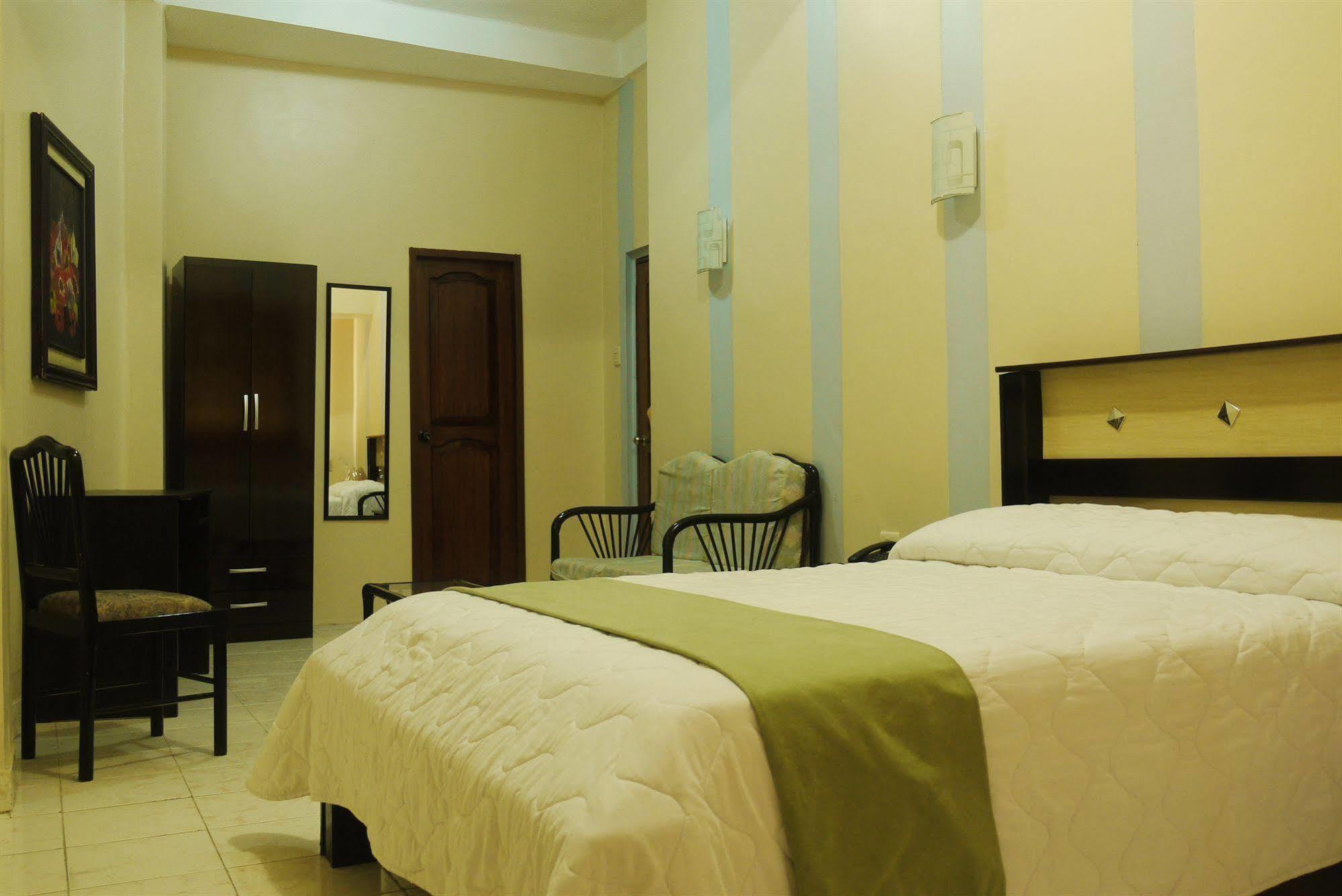 Atlantic Suites Hotel Гуаякиль Экстерьер фото